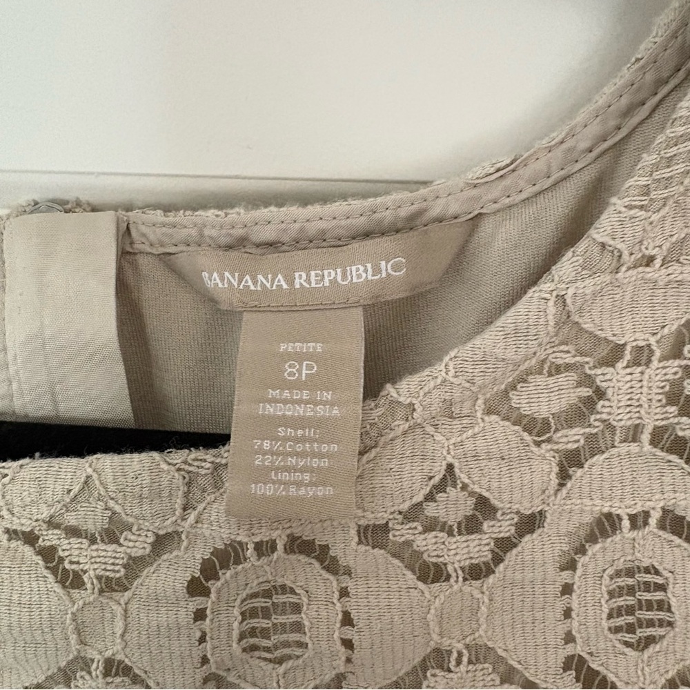 Banana Republic Women’s Beige Lace Mini Dress - Picture 3 of 9